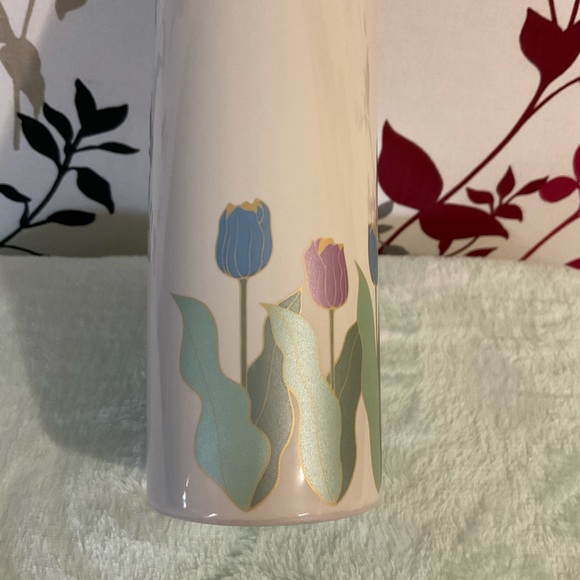 Ceramic Vase $20 - Picture 8 of 13
